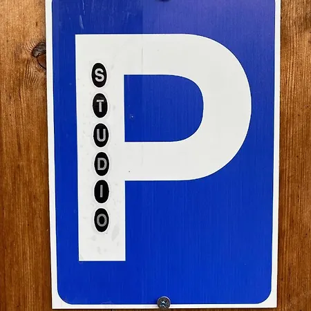 Champraz - Free Parking *